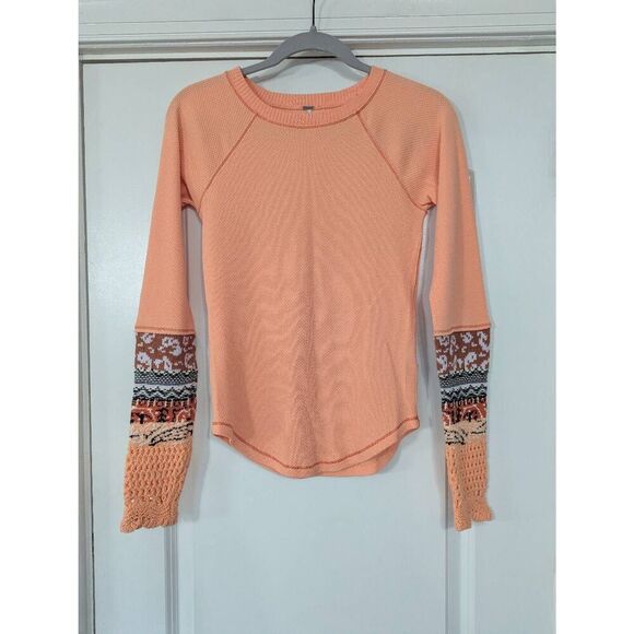 Free People In the Mix‎ Cuff Thermal Tee women's Small coral crochet sleeves - Picture 1 of 7